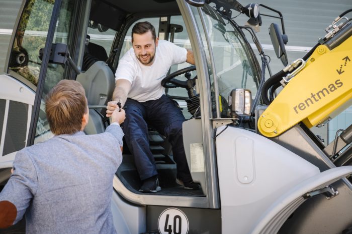 Niederstaetter_Rentmas Kramer_lowres_002_FU26017_-min noleggiare macchina rentmas